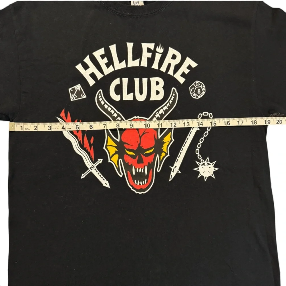 Stranger Things Hellfire Club Black T-Shirt Sz Medium - Hawkins High D&D - Picture 2 of 4